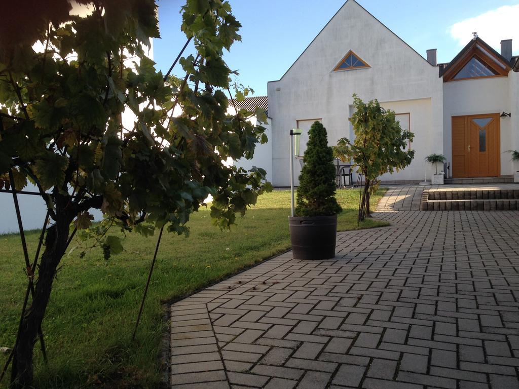 Апартаменти Winzerhof Klua Hoada Ілльміц Екстер'єр фото